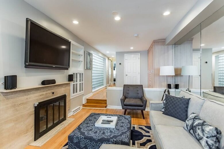 Villa 316 S Smedley
