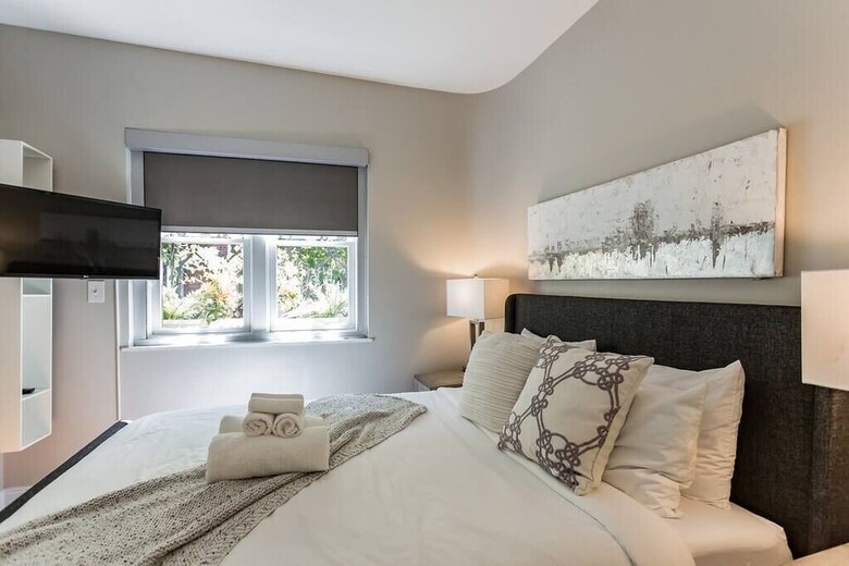 Villa 316 S Smedley