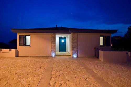 Rooms And Apartments Villa Dama