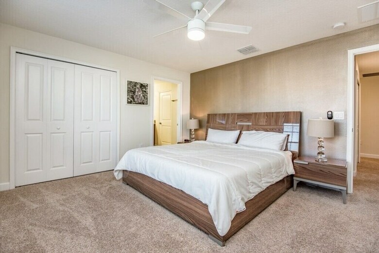 4 Bedroom 3 Bathroom Town Home With Pool