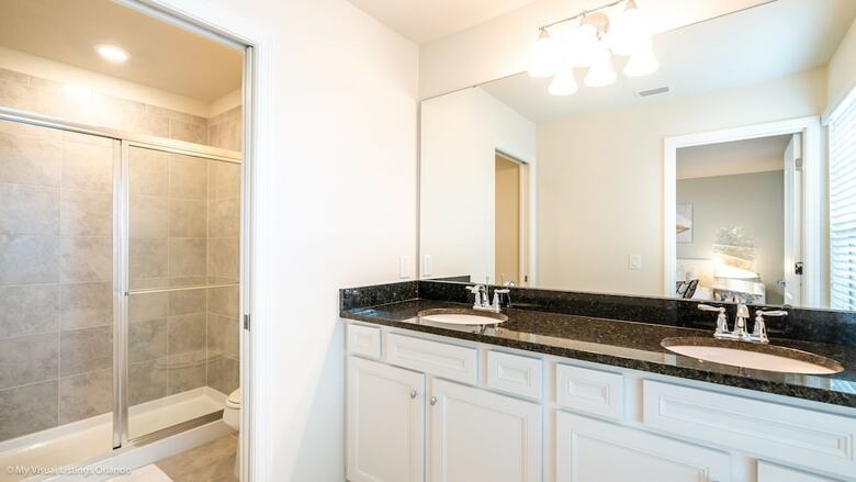 5445 Luxury 6 Bedroom 4.bath Home With Spa