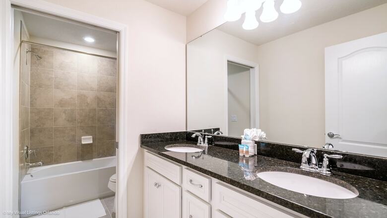 5445 Luxury 6 Bedroom 4.bath Home With Spa