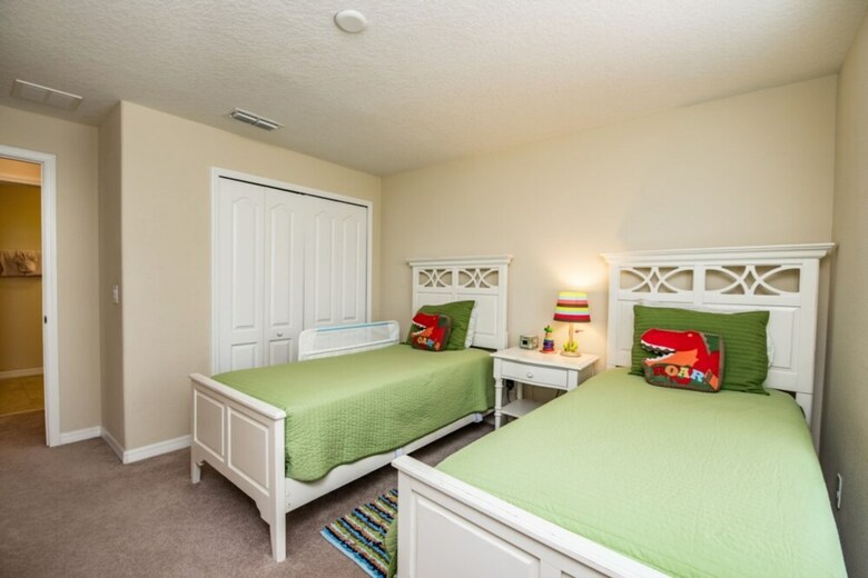 4 Bedroom 3 Bathroom Town Home With Pool