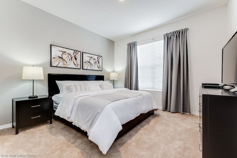 5280oak Luxury Ne 6 Bedroom 4.bath Home