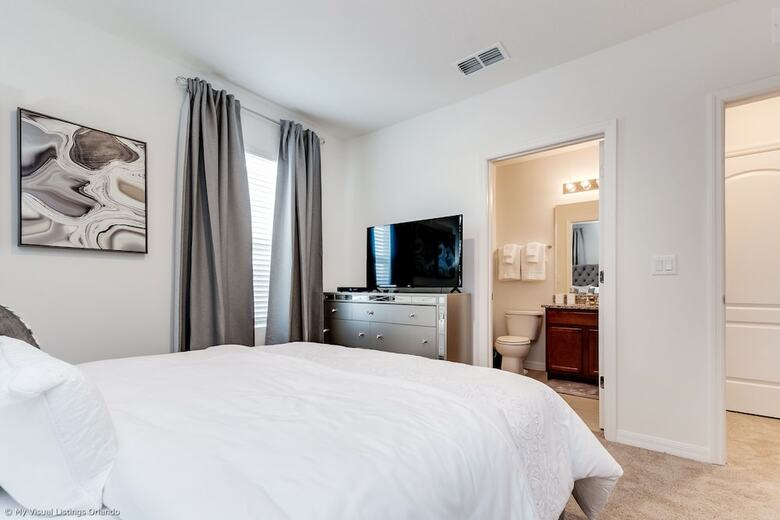 5280oak Luxury Ne 6 Bedroom 4.bath Home