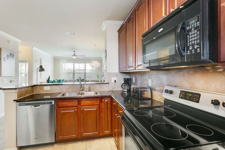 3 Bed 3 Bath Pool View High End Corner Condo