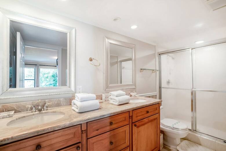 Ultimate 6 Bedroom 5 Bathroom On Bay Hill