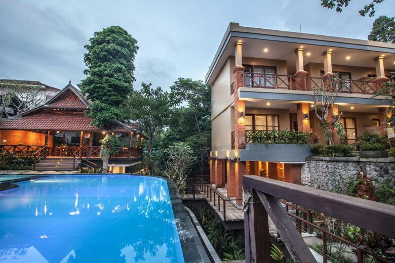Hotel Merak Village