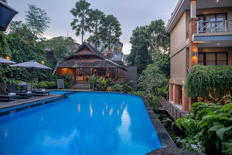Hotel Merak Village