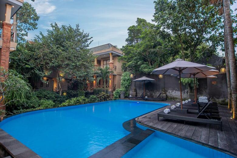 Hotel Merak Village