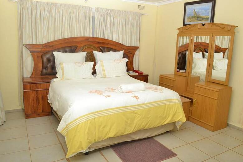 Hotel Mck Lodge Ltd