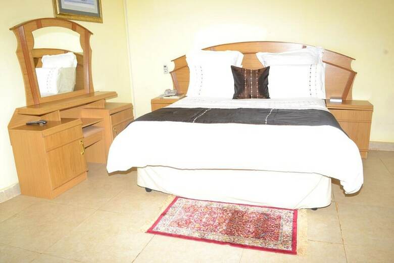 Hotel Mck Lodge Ltd