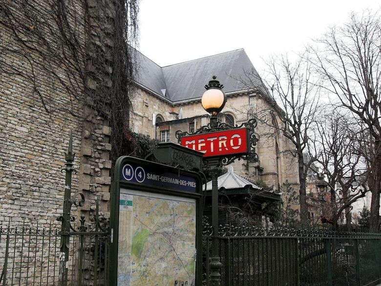 Saint-germain Des Pres Apartment
