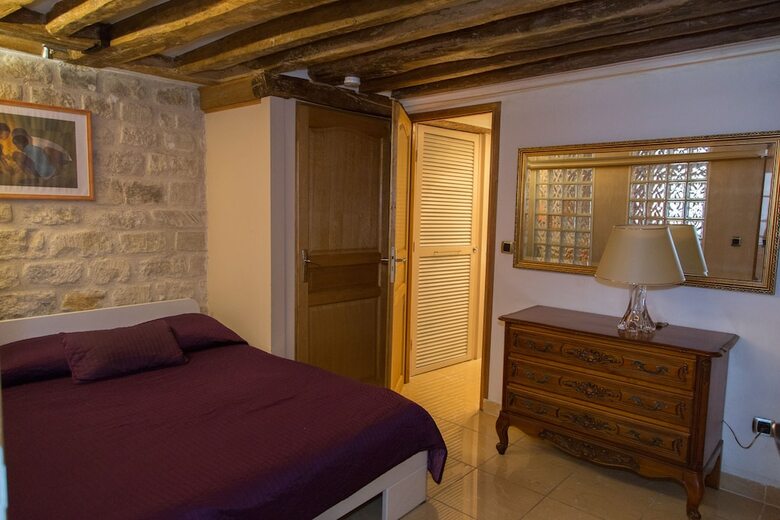 Saint-germain Des Pres Apartment