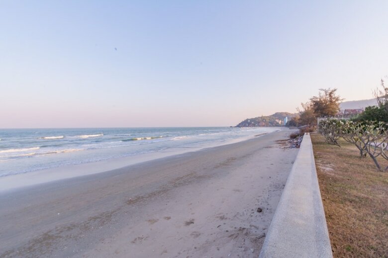 Beach Front 4 Bedroom Pool Villa Rv