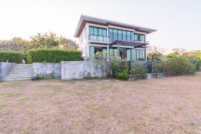 Beach Front 4 Bedroom Pool Villa Rv