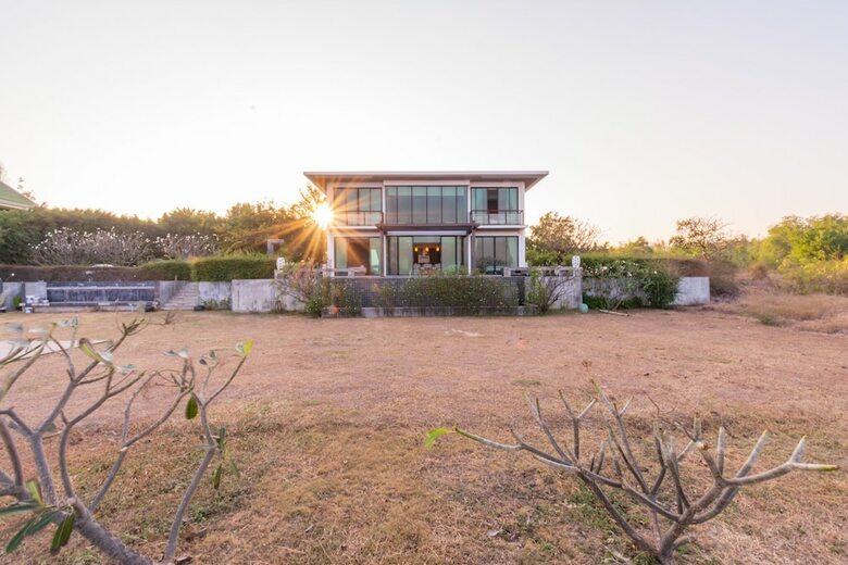 Beach Front 4 Bedroom Pool Villa Rv