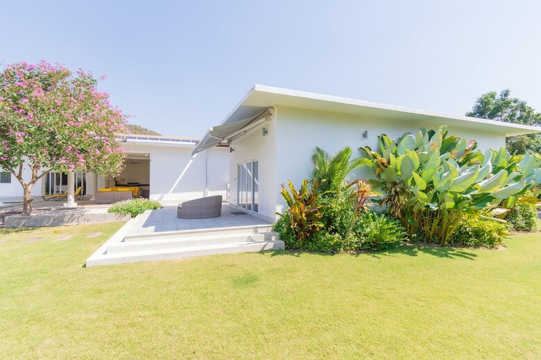 Luxury 5 Bedroom Pool Villa Js