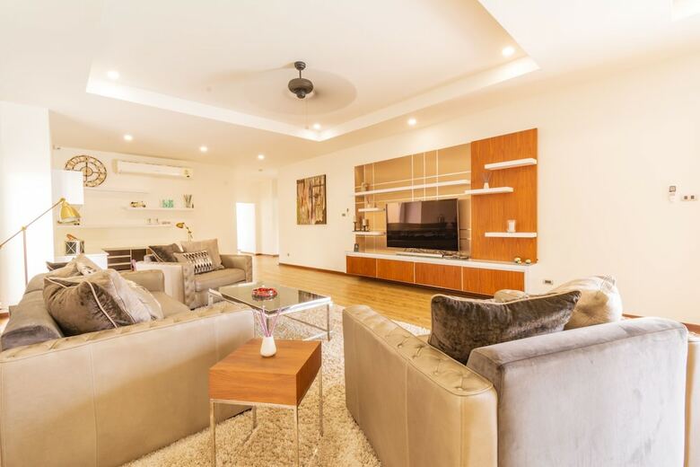 Luxury 5 Bedroom Pool Villa Js