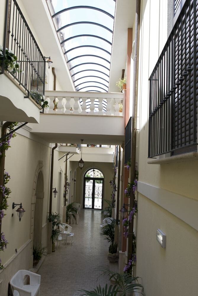 Palazzo Reginella Residence Hotel