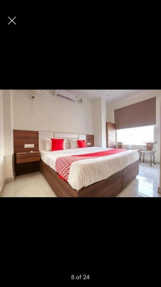 Hotel Midway