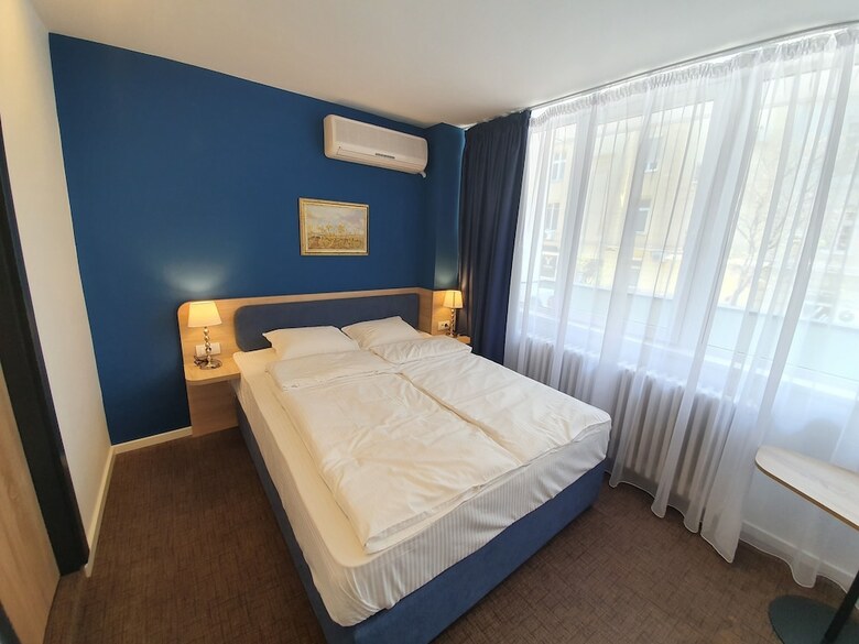 Hotel Premium Crown Suites
