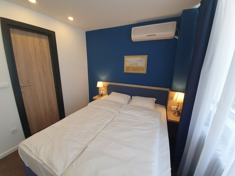 Hotel Premium Crown Suites