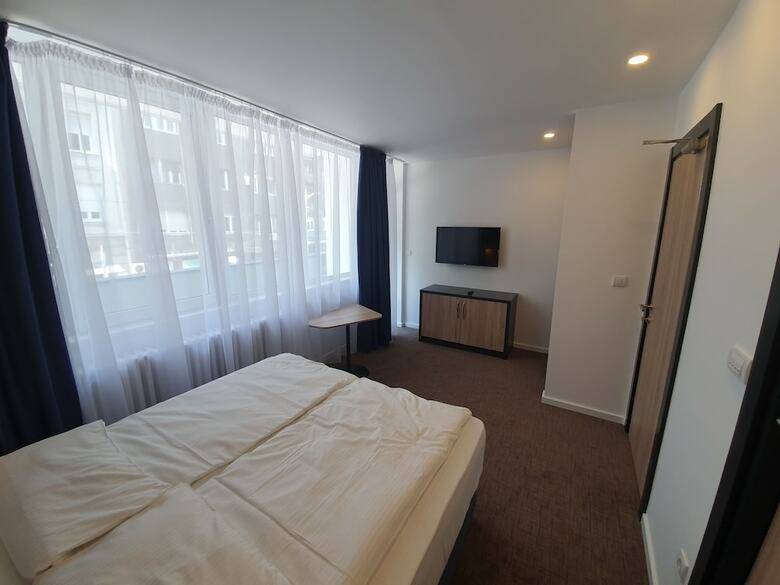 Hotel Premium Crown Suites
