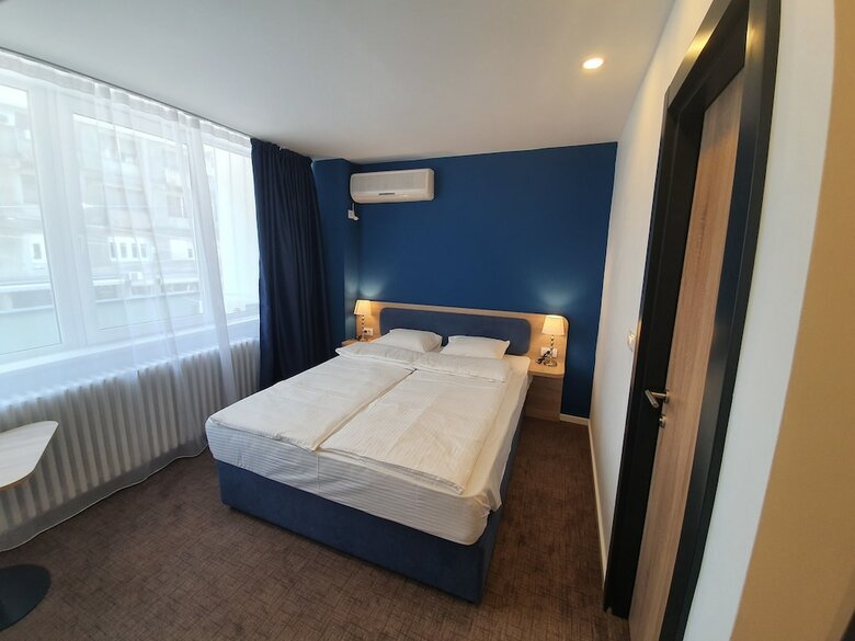 Hotel Premium Crown Suites
