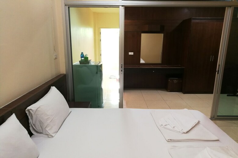 Hotel Oyo 889 Baan Sakdidet