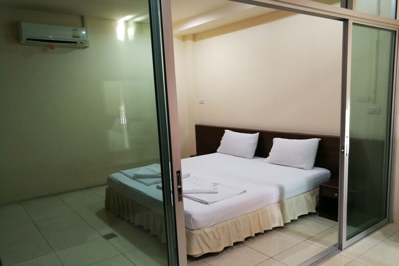Hotel Oyo 889 Baan Sakdidet