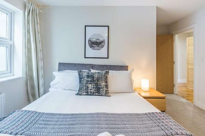 Luxurious Modern One Bedroom Apartment