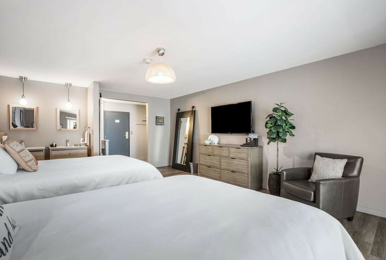 The Shore Club Wisconsin, Ascend Hotel Collection