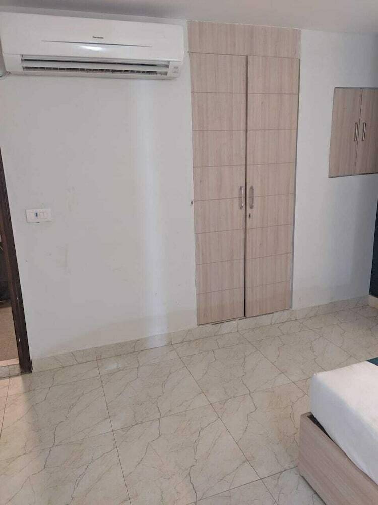 Adb Rooms Hotel Nazeer