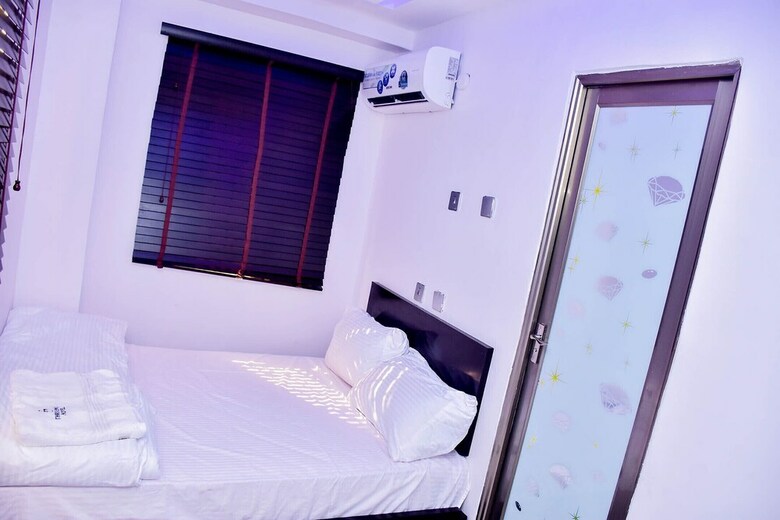 Thrivemax Hotel And Suites