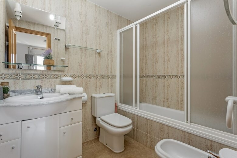 Beautiful 2-bed First Beach Line Apartment For 6