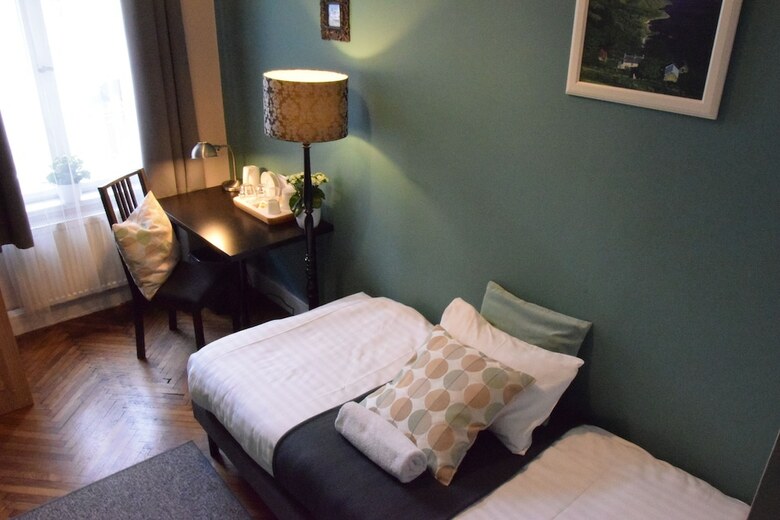 Posada Blooms Inn & Apartments
