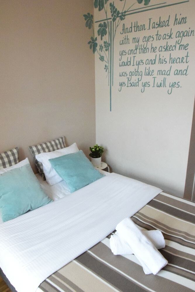 Posada Blooms Inn & Apartments