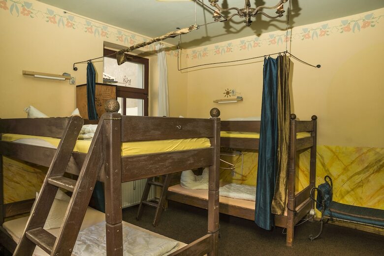 Hostal Lollis Homestay - Hostel