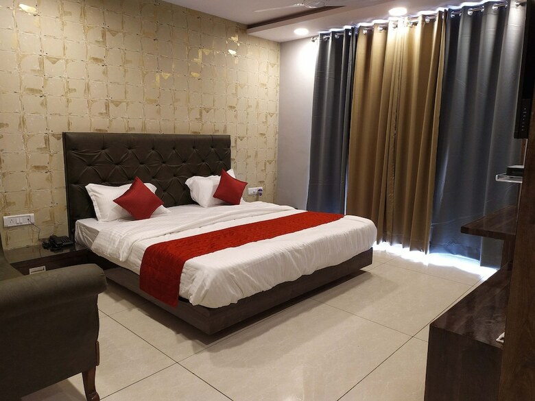 Hotel The Lake Borbon