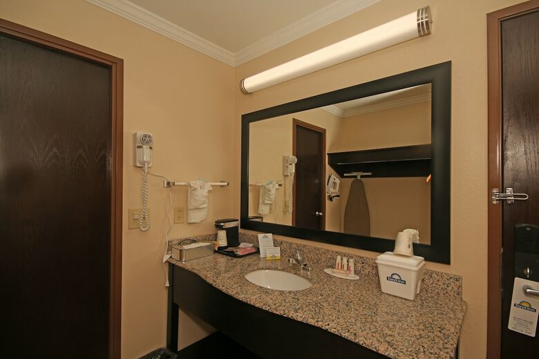 Hotel Comfort Inn Tunnel Road East