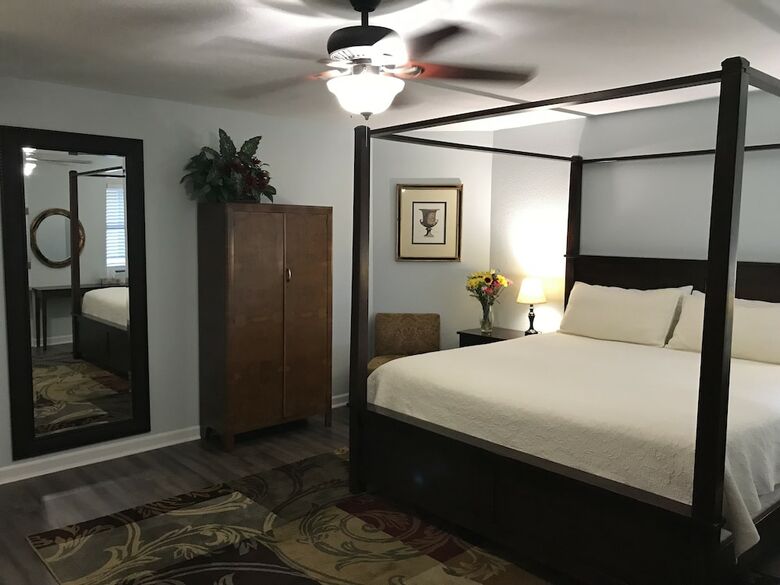 Bed & Breakfast Square Inn