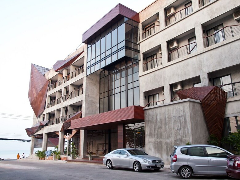 The Now Hotel