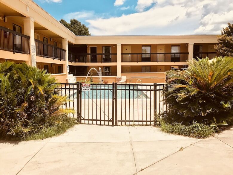 Hotel Quality Inn And Suites