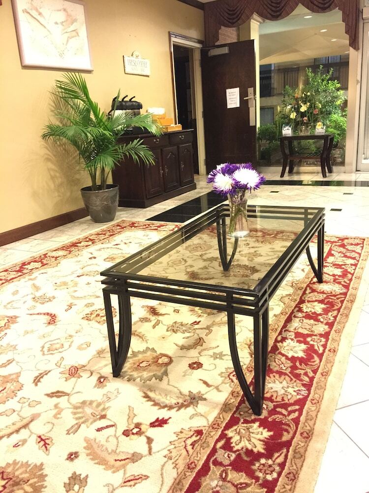 Hotel Quality Inn And Suites
