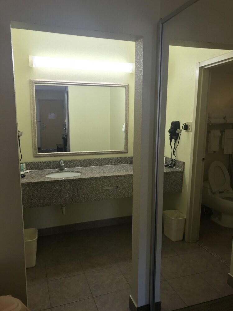 Hotel Quality Inn And Suites