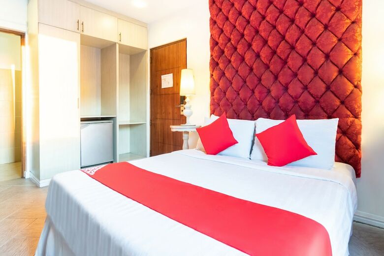 Oyo 185 Seven Suites Observatory Hotel