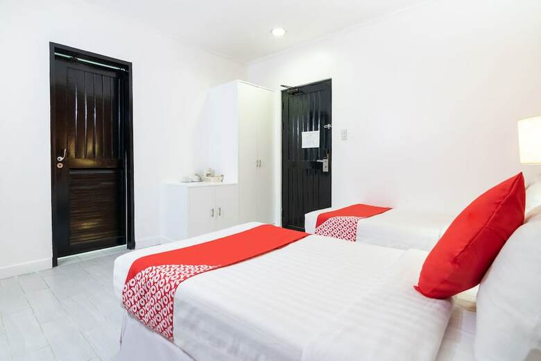Oyo 185 Seven Suites Observatory Hotel
