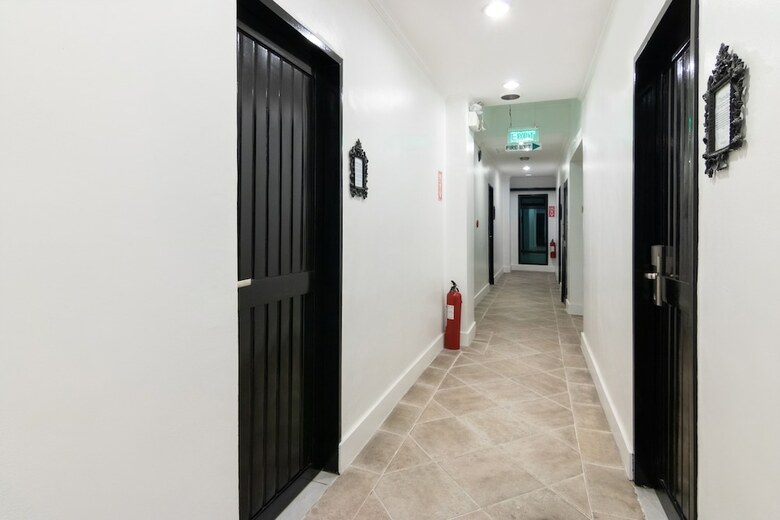 Oyo 185 Seven Suites Observatory Hotel
