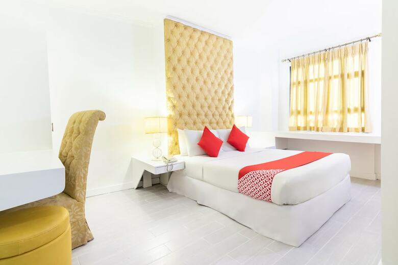 Oyo 185 Seven Suites Observatory Hotel